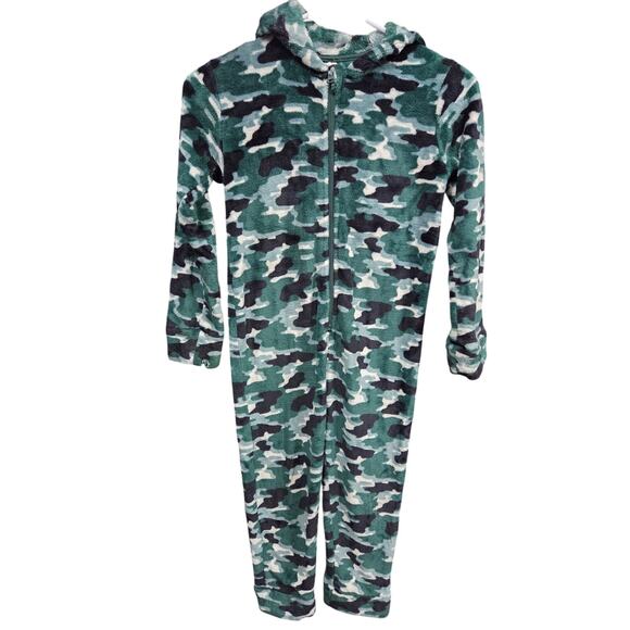5/$15 Dark Green Camo Hoodied Onesie - dip - S (6-7) - Picture 1 of 4